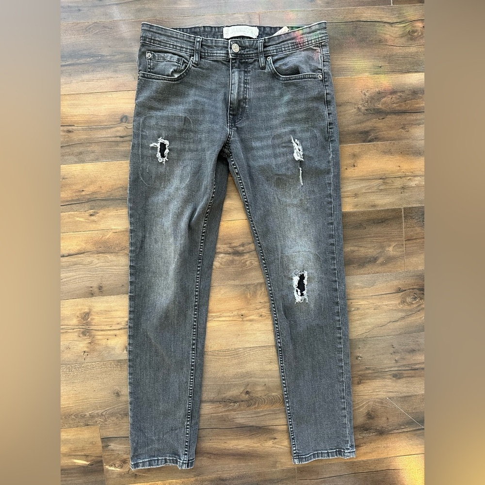 Akademiks Men’s Distressed Gray Jeans • Size 32x32